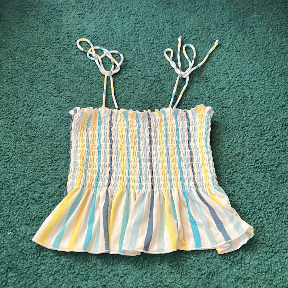 Flow like color patterned tank top